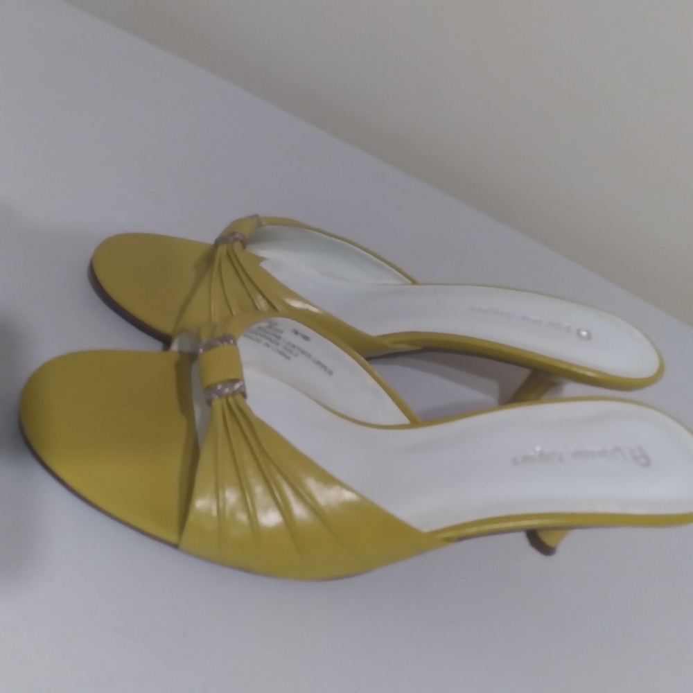 Etienne Aigner Classic Slip-on Preppy Peep-toe Spring Kitten Heels *Flawed* - Picture 2 of 15